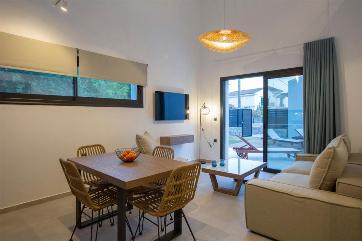Seascape Villas Vassiliki - Beachfront Villas ภายนอก รูปภาพ